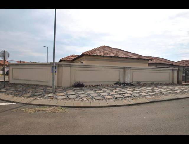 3 BEDROOM HOUSE FOR SALE IN DAWN PARK